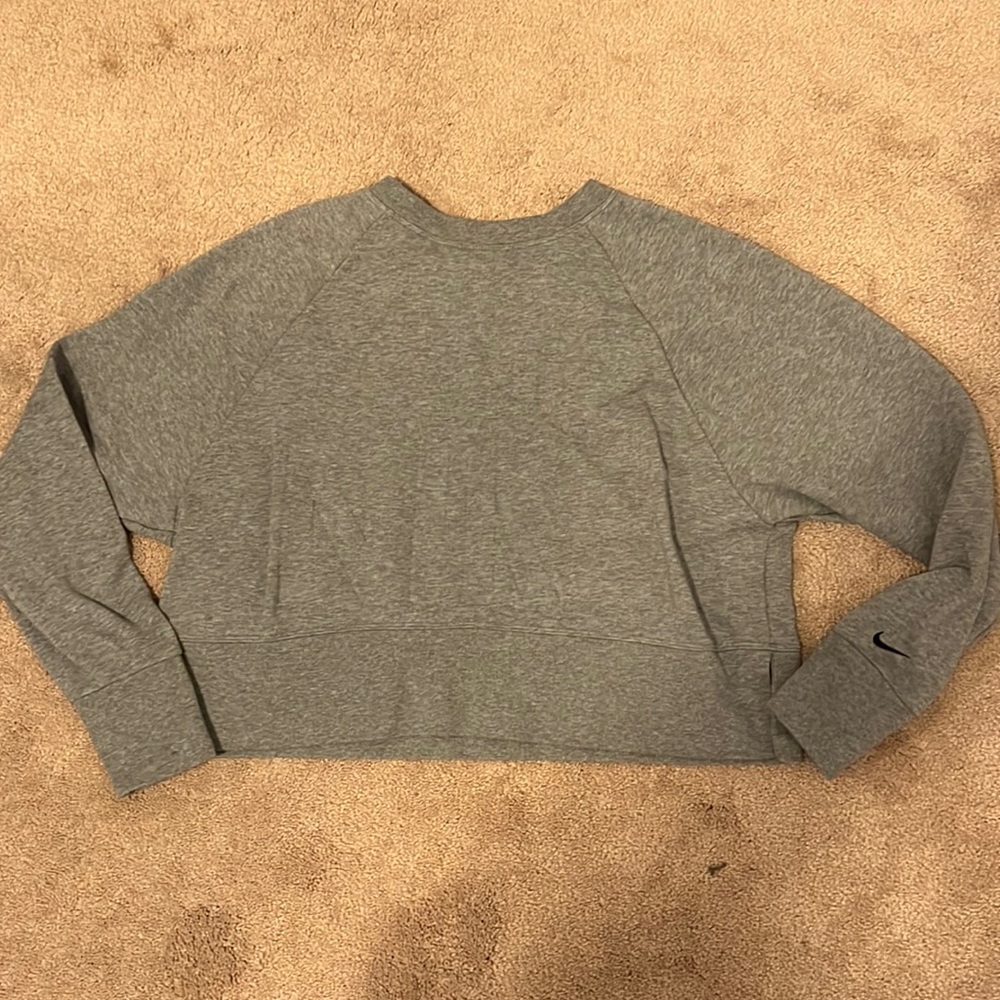 Boxy Cropped Sweater // Nike